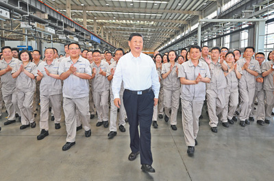 &lt;p&gt;　　5月19日至20日，中共中央总书记、、国家主席、、中央军委主席习近平在河南考察！！！Ｕ馐19日下昼，习近平在洛阳轴承集团股份有限公司智能工厂考察时，同企业职工在一起！！！&lt;/p&gt;&lt;p&gt;　　新华社记者??燕??雁摄&lt;/p&gt;